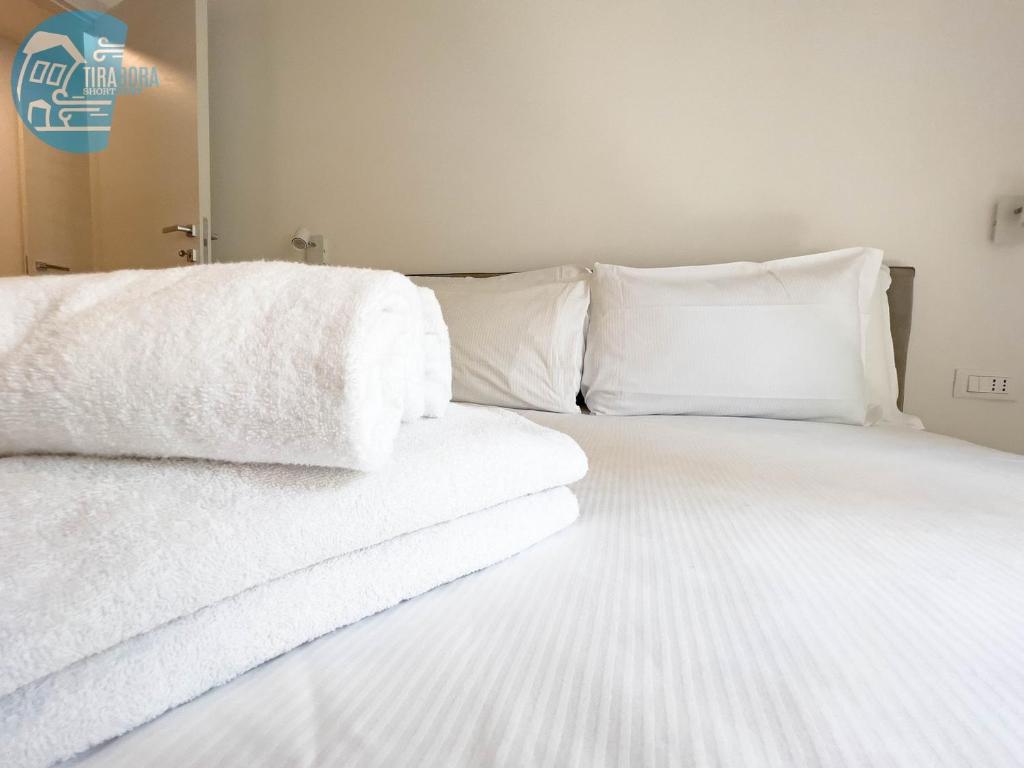 Łóżko lub łóżka w pokoju w obiekcie Cavana 10 Tirabora Short Rent