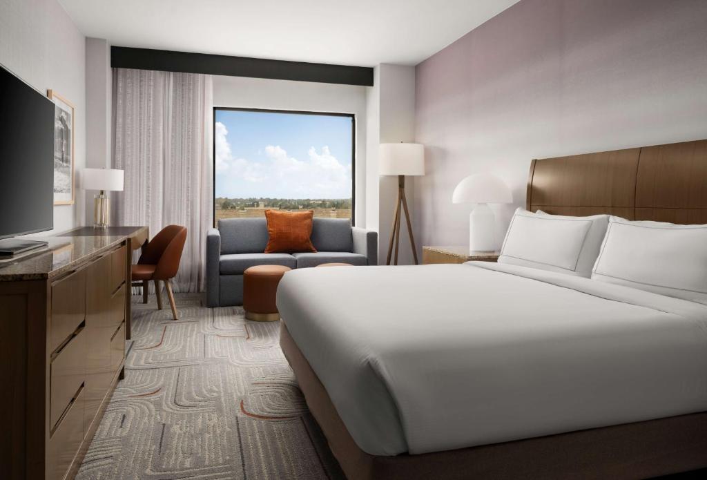 Postel nebo postele na pokoji v ubytování DoubleTree by Hilton Irvine Spectrum