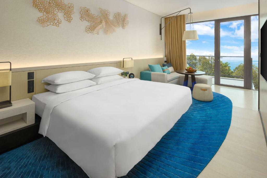 Postel nebo postele na pokoji v ubytování Hyatt Regency Koh Samui