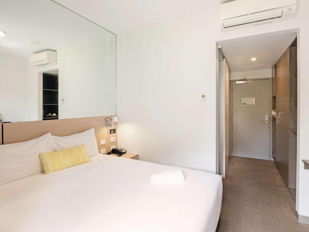 Postel nebo postele na pokoji v ubytování Ibis Darwin Airport Hotel