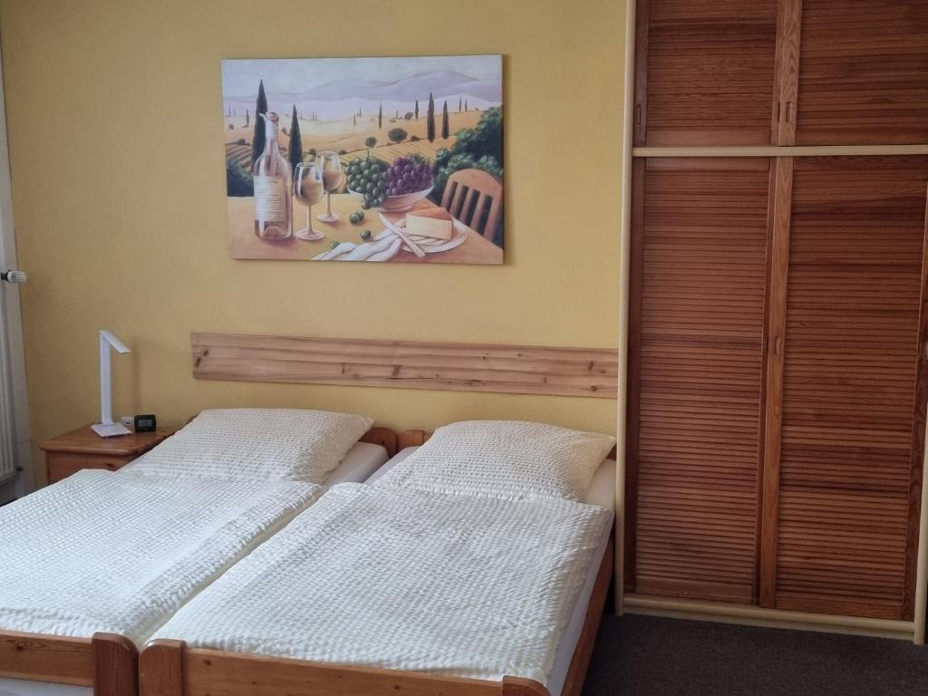 Ένα ή περισσότερα κρεβάτια σε δωμάτιο στο Gästezimmer Kämpfe