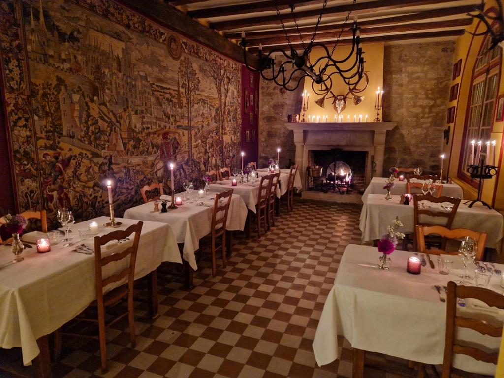 Restaurace v ubytování HOTEL DE L'ABBAYE DE LONGPONT
