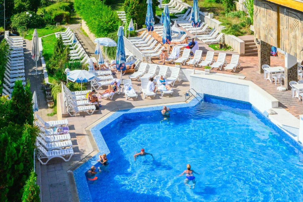 an overhead view of a swimming pool at a resort at Balneocomplex Kamena in Velingrad