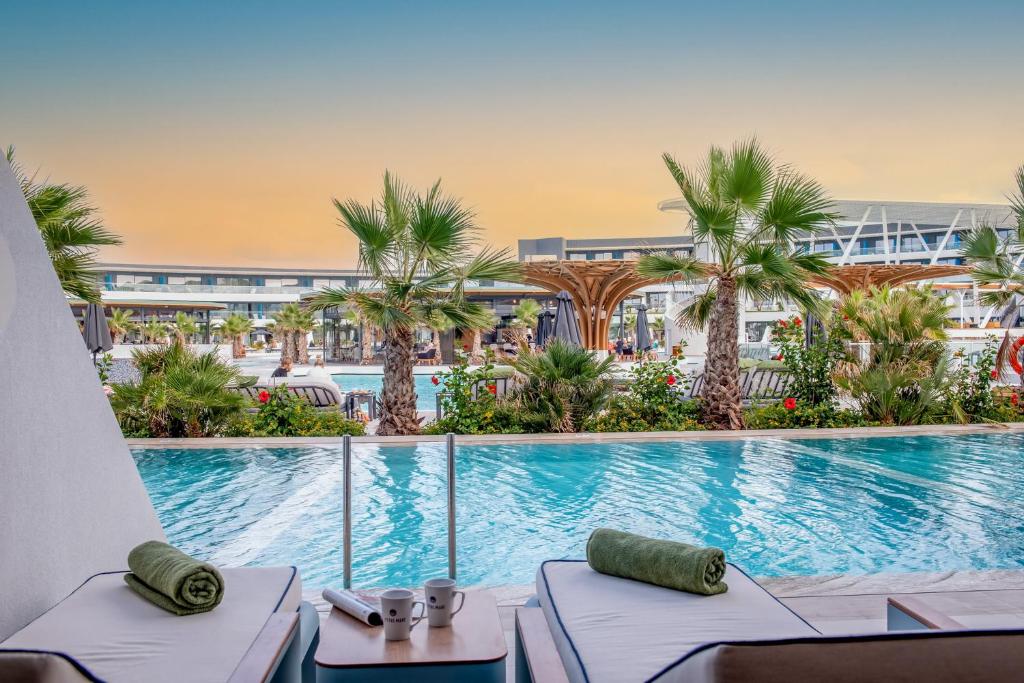 Lyttos Mare Adults Friendly 12plus - 6