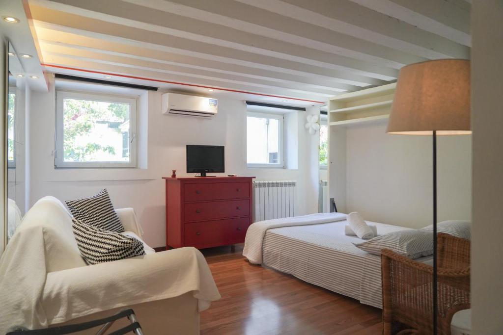 Melusina Homes - One-Bedroom Apartment