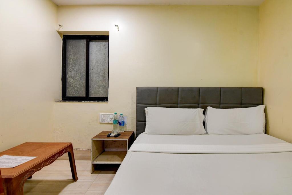 Postel nebo postele na pokoji v ubytování Hotel O NANDAN