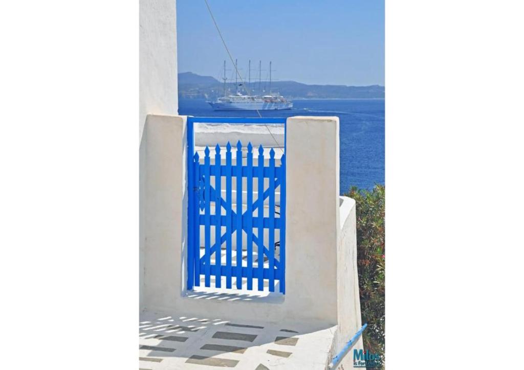 Auntie's house, Adamantas (updated prices 2024)