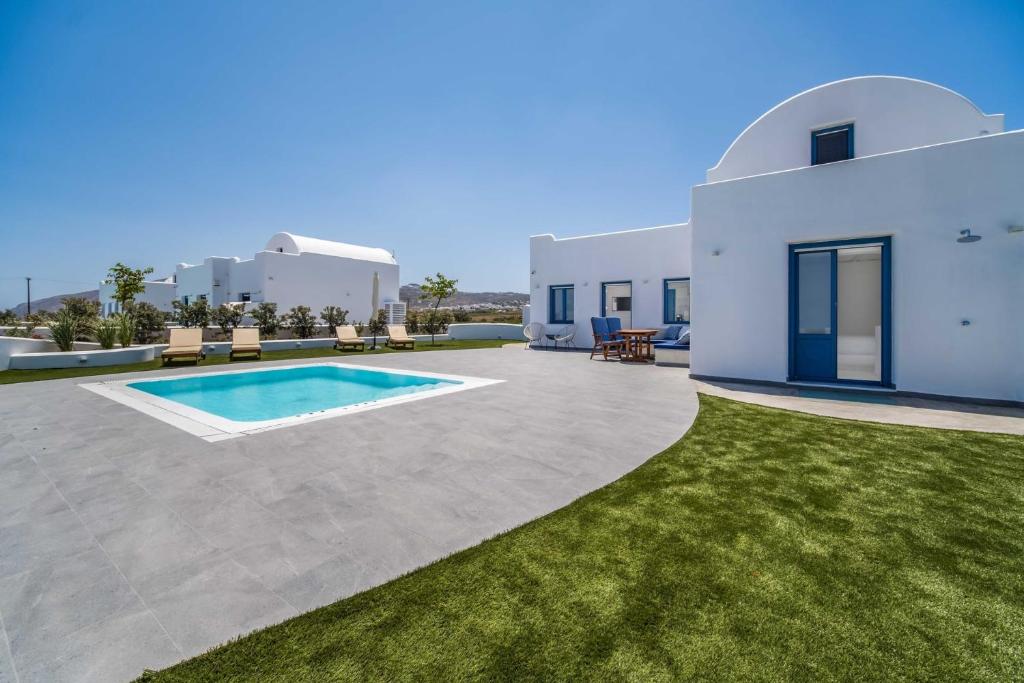 Bazén v ubytování Beautiful Santorini Villa 2 Bedrooms Villa Journey Private Pool & Magical Sea Views Karterados nebo v jeho okolí