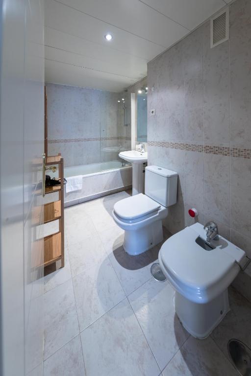 Cituspace Las Tablas Azofra - Three-Bedroom Apartment