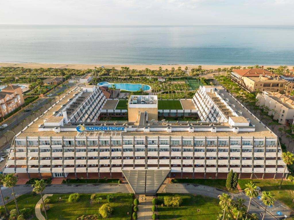 an aerial view of a building with the ocean in the background at Ilunion Islantilla in Islantilla
