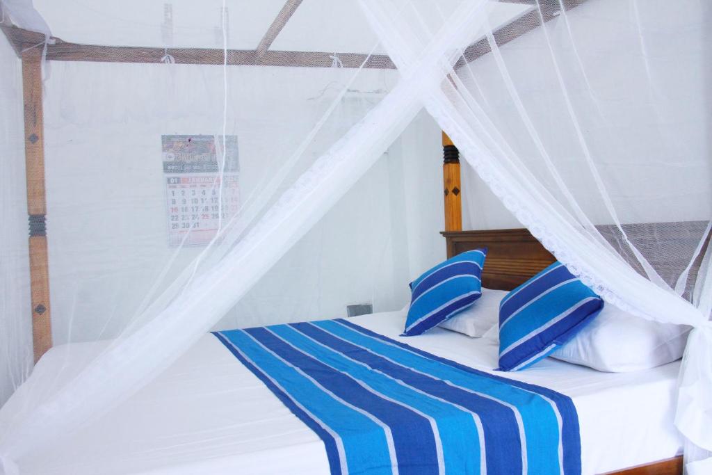 Postel nebo postele na pokoji v ubytování Mama's Hotel Weligama