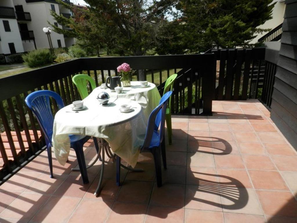a table and chairs sitting on a patio at Appartement Vieux-Boucau-les-Bains, 2 pièces, 6 personnes - FR-1-379-16 in Vieux-Boucau-les-Bains