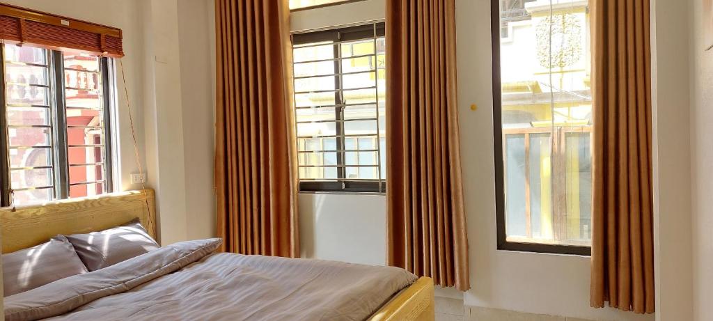 Postel nebo postele na pokoji v ubytování Nhật's Sapa Central Hostel