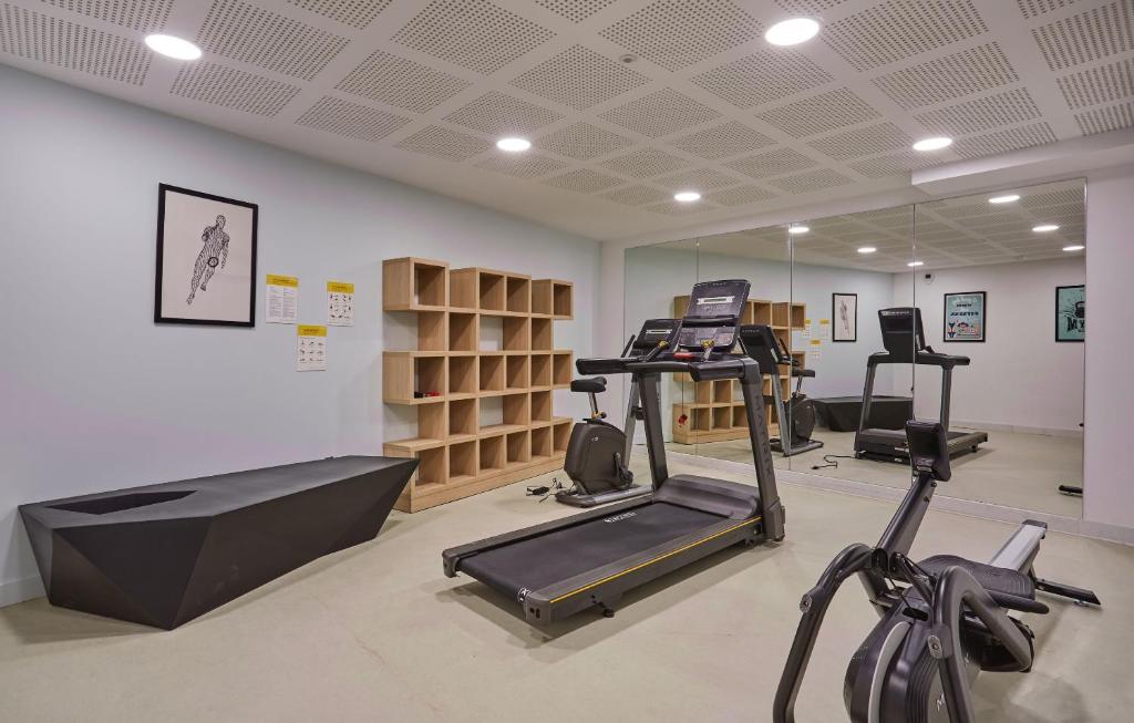 Fitness centrum a/nebo fitness zařízení v ubytování Appart'hôtel Odalys City - Nîmes Arènes - Palais des Congrès