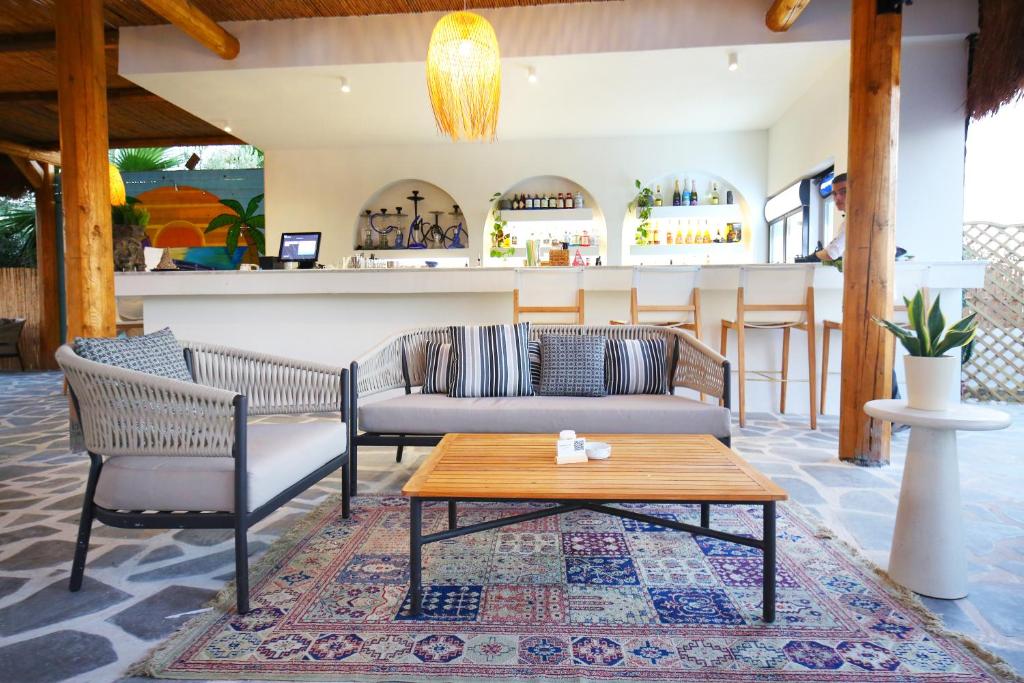 Ein Sitzbereich in der Unterkunft Oricon Coast Luxury Resort