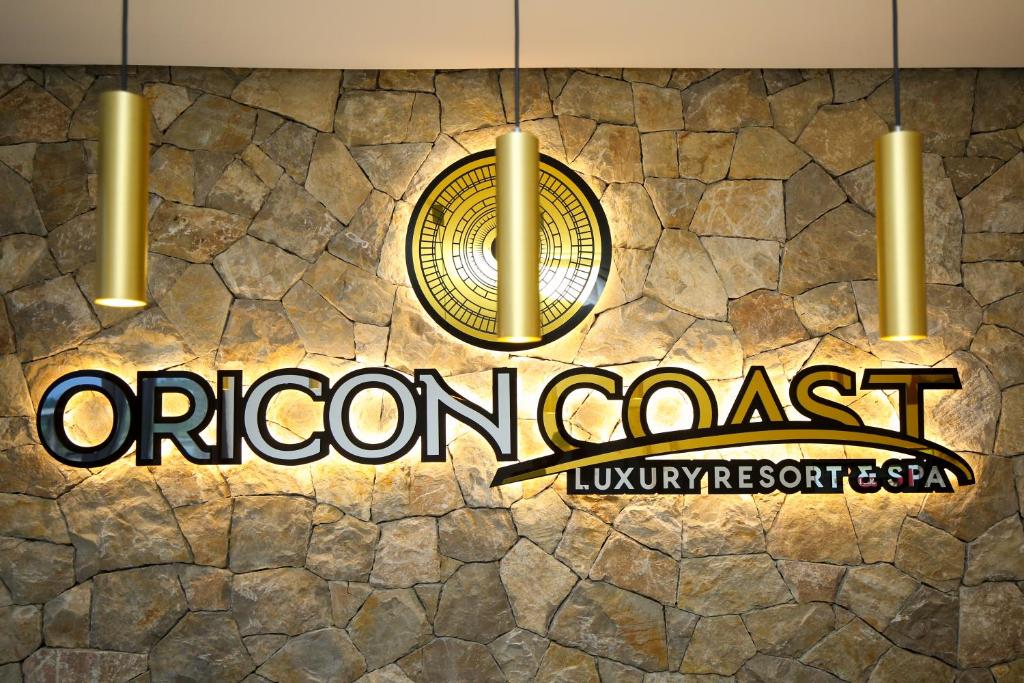 Ein Zertifikat, Auszeichnung, Logo oder anderes Dokument, das in der Unterkunft Oricon Coast Luxury Resort ausgestellt ist
