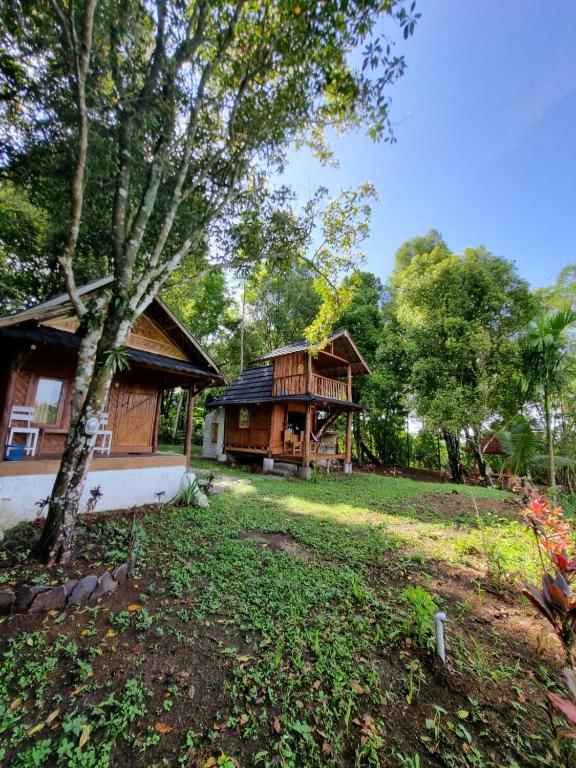 Aed väljaspool majutusasutust Tetebatu Jungle Vibes