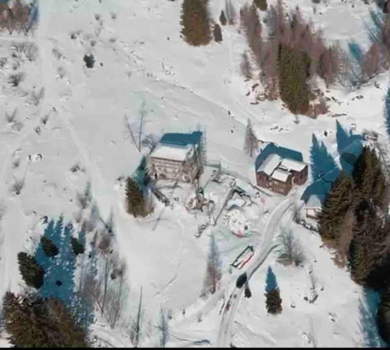 Chalet immerso nel verde v zimě