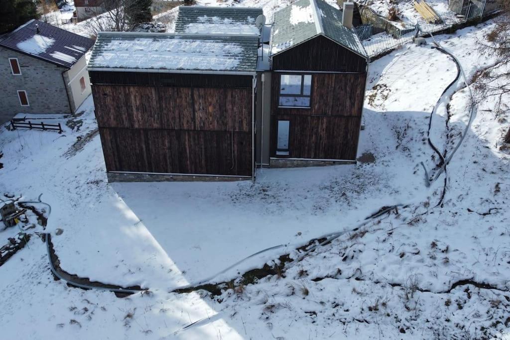 Chalet immerso nel verde v zimě