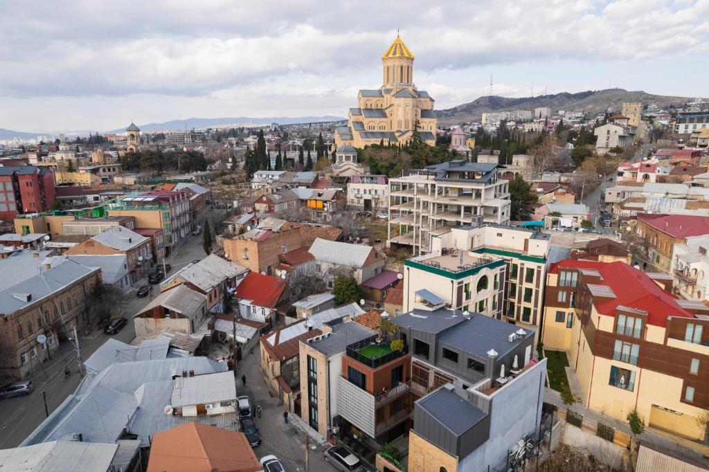 Nespecifikovaný výhled na destinaci Tbilisi nebo výhled na město při pohledu z hotelu