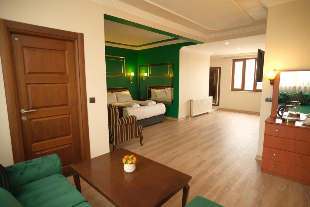 Postel nebo postele na pokoji v ubytování Malabadi Hotel
