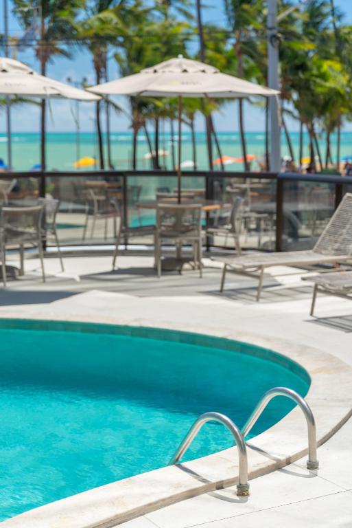 Bazén v ubytování Hotel Brisa Tower Maceió nebo v jeho okolí