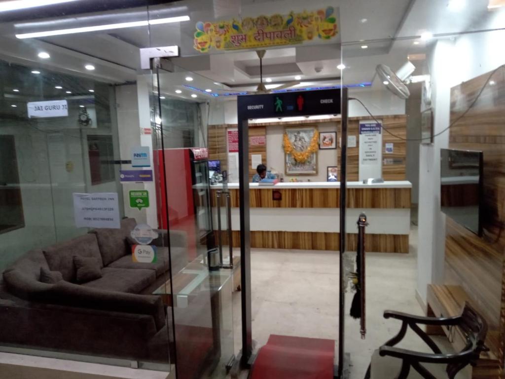 saffron inn paharganj - Housity