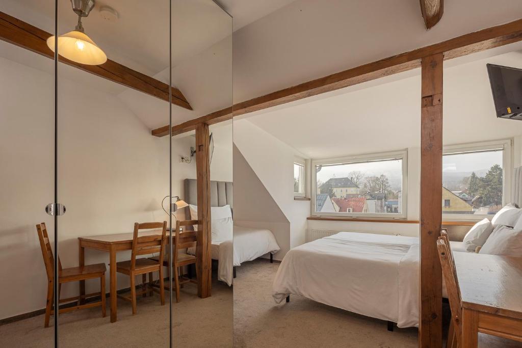 Postel nebo postele na pokoji v ubytování Pytloun Wellness Travel Hotel