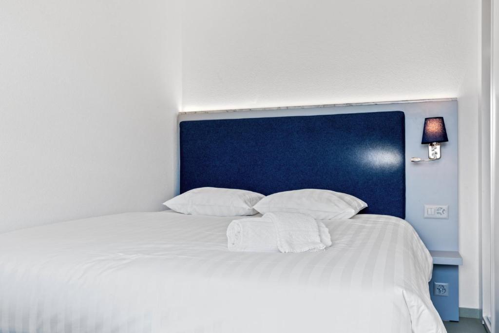 Postel nebo postele na pokoji v ubytování Sallaz Residence by Homenhancement