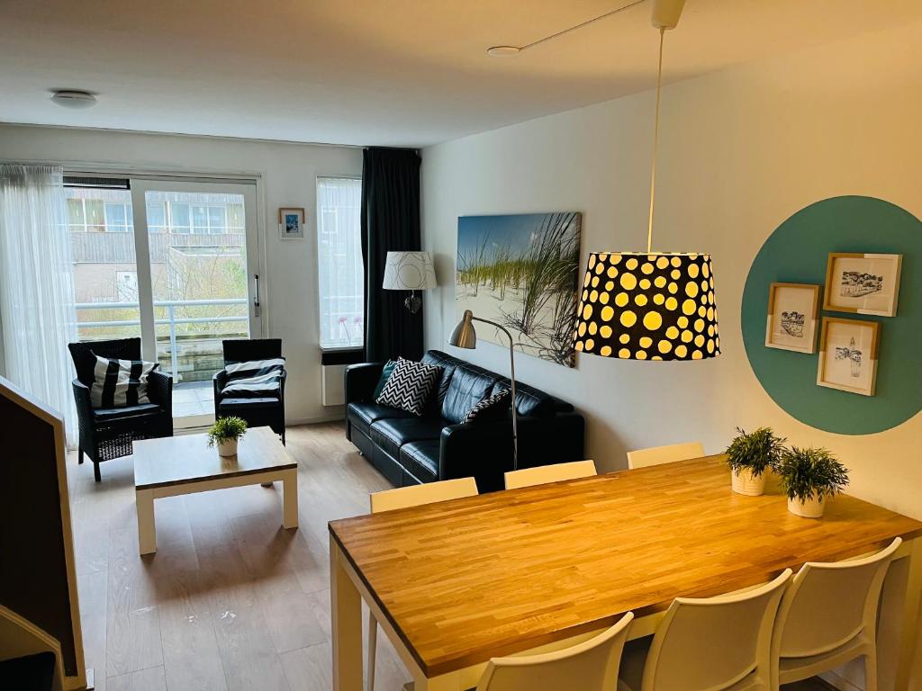 a living room with a table and a couch at Appartement Anker in Hollum