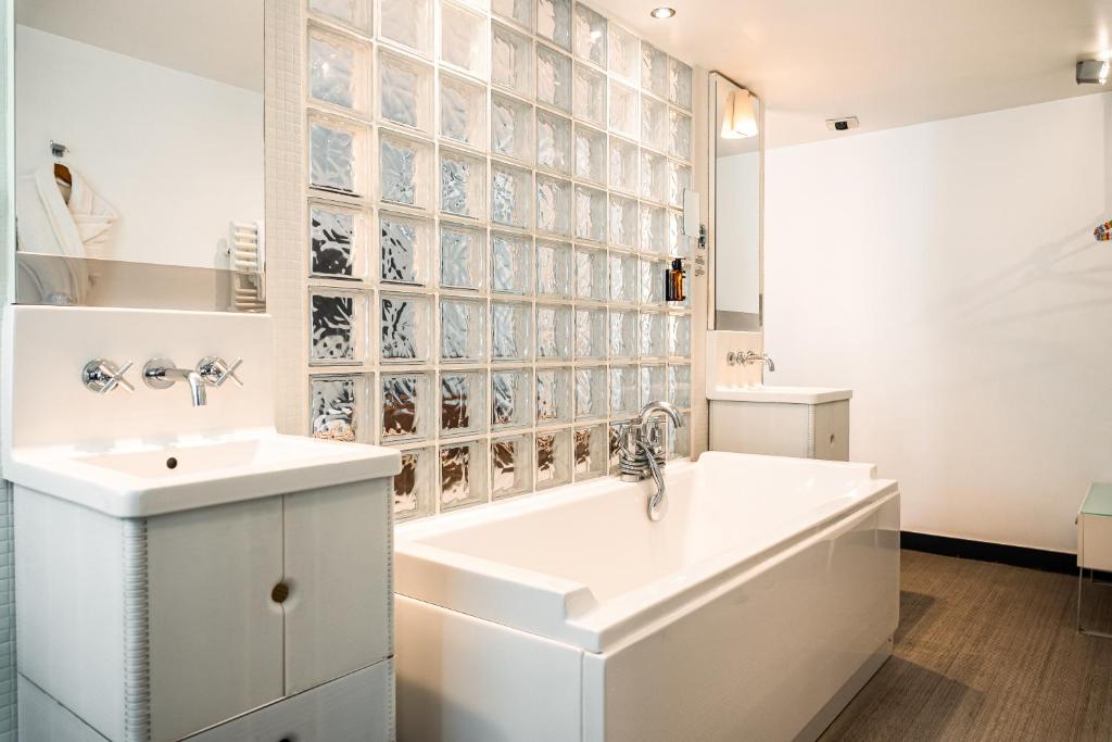 Kube Hôtel Paris - Resim 8