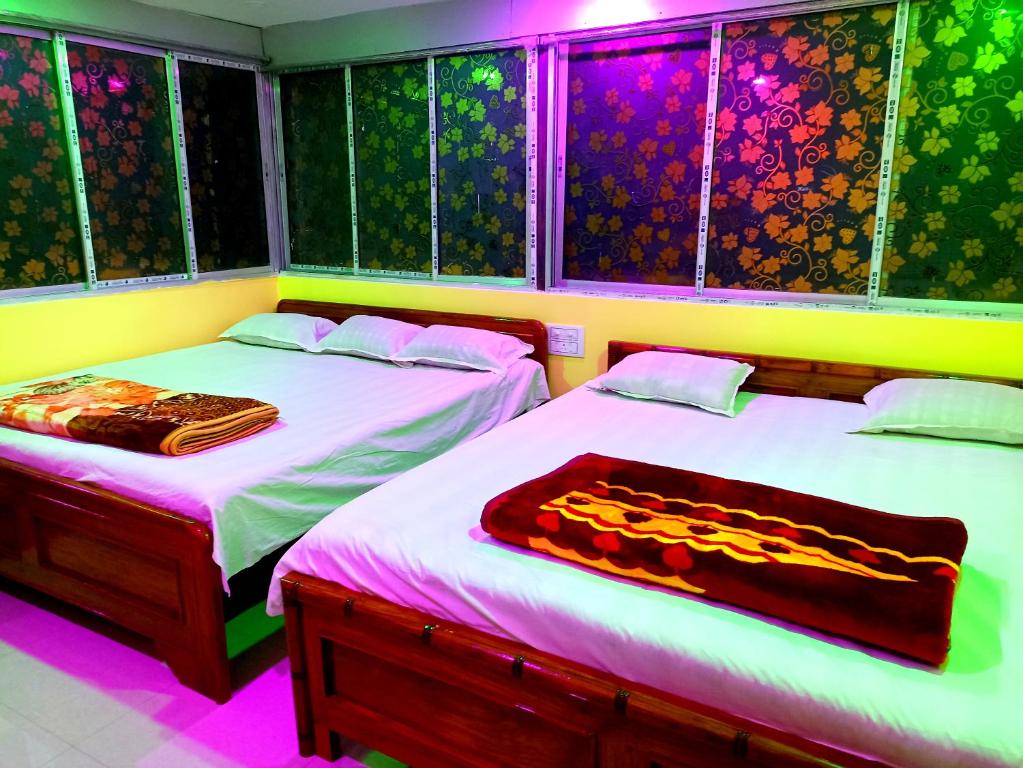 Tempat tidur dalam kamar di Rabindra Bilas Homestay