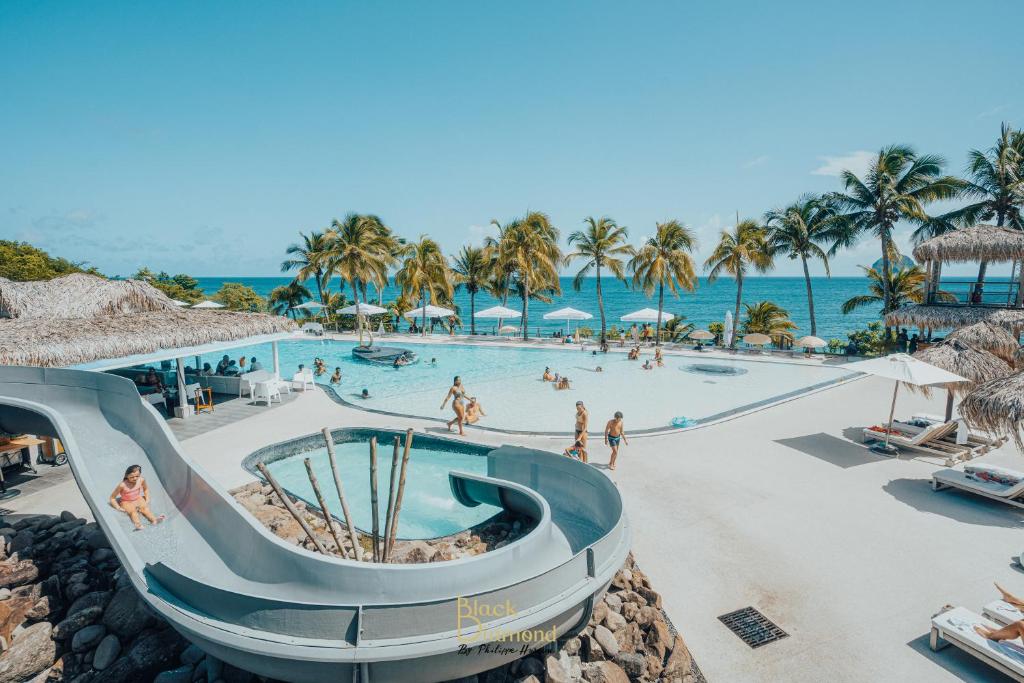 Piscine de l'établissement Turquoise studio remarquable vue mer ou située à proximité