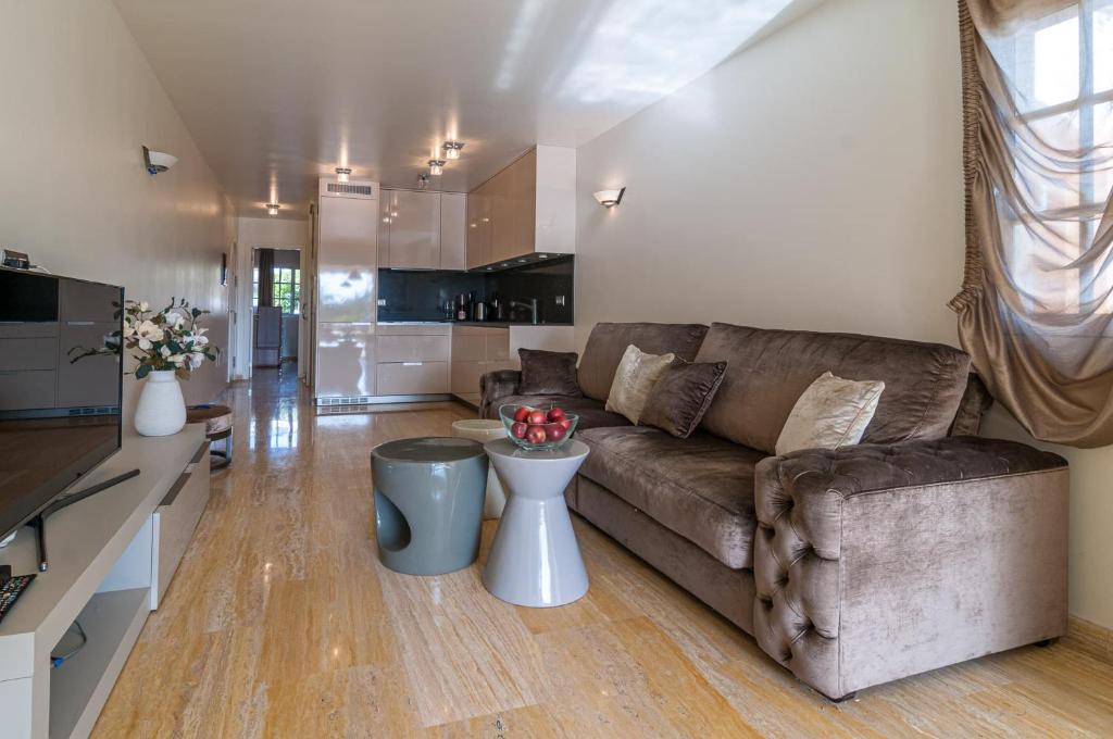 Kuchyň nebo kuchyňský kout v ubytování Luxurious Apartment In Residencial Mango!
