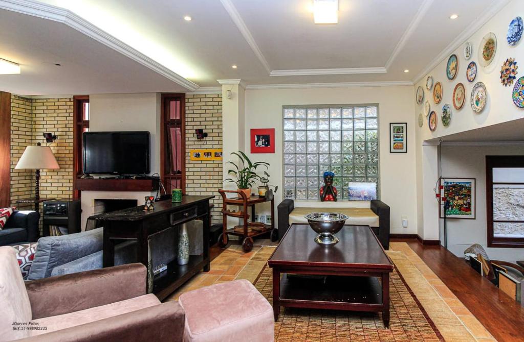 a living room with a couch and a table at Refúgio Arioli in Porto Alegre