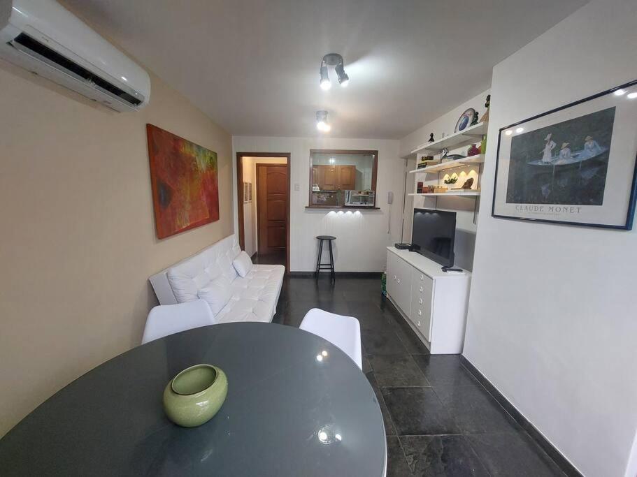 Area tempat duduk di Quarto e sala no melhor ponto de Ipanema