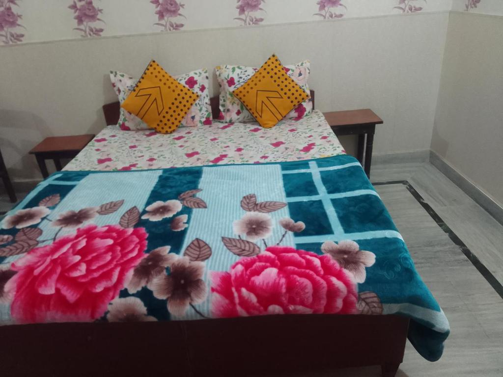 a bedroom with a bed with flowers on it at Hotel murliwala gopala in Govardhan