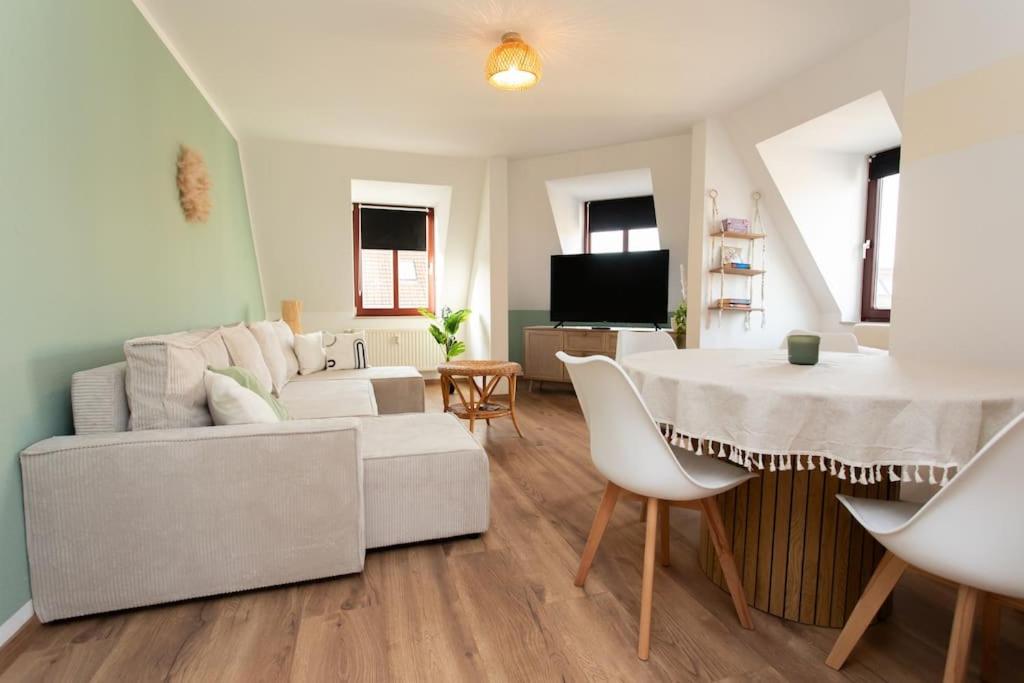 Posezení v ubytování BOHO CHIC Markkleeberg, in Seenähe, 8 min bis ins Leipziger Zentrum mit der S-Bahn, Fast WIFI