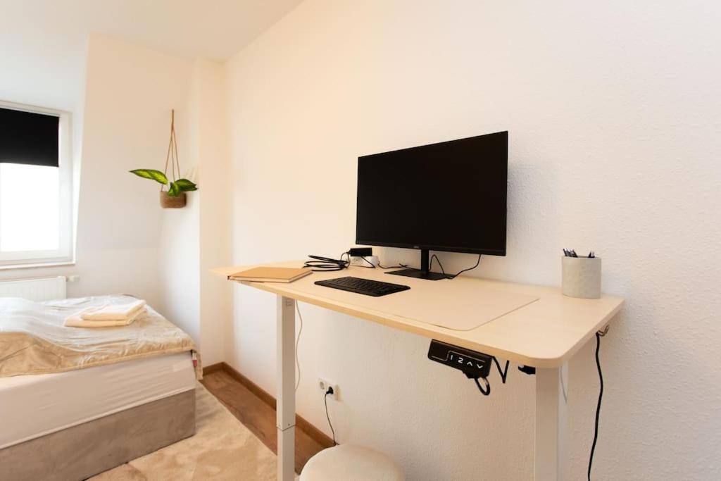 TV a/nebo společenská místnost v ubytování BOHO CHIC Markkleeberg, in Seenähe, 8 min bis ins Leipziger Zentrum mit der S-Bahn, Fast WIFI