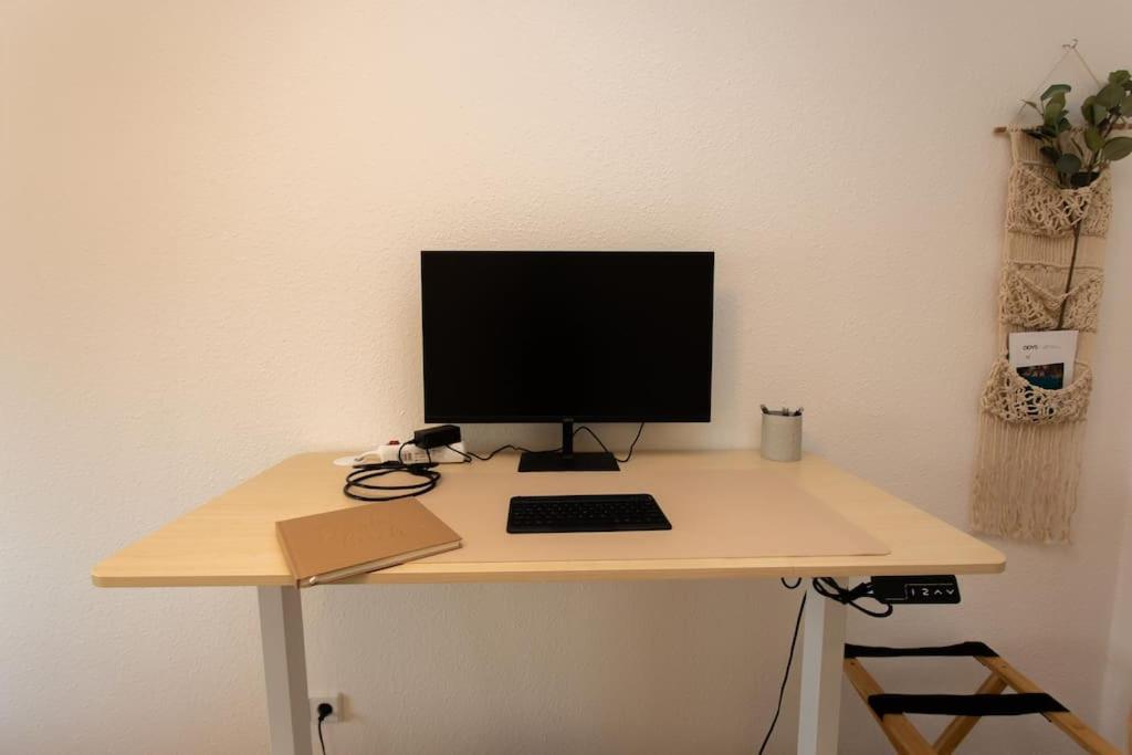 TV a/nebo společenská místnost v ubytování BOHO CHIC Markkleeberg, in Seenähe, 8 min bis ins Leipziger Zentrum mit der S-Bahn, Fast WIFI