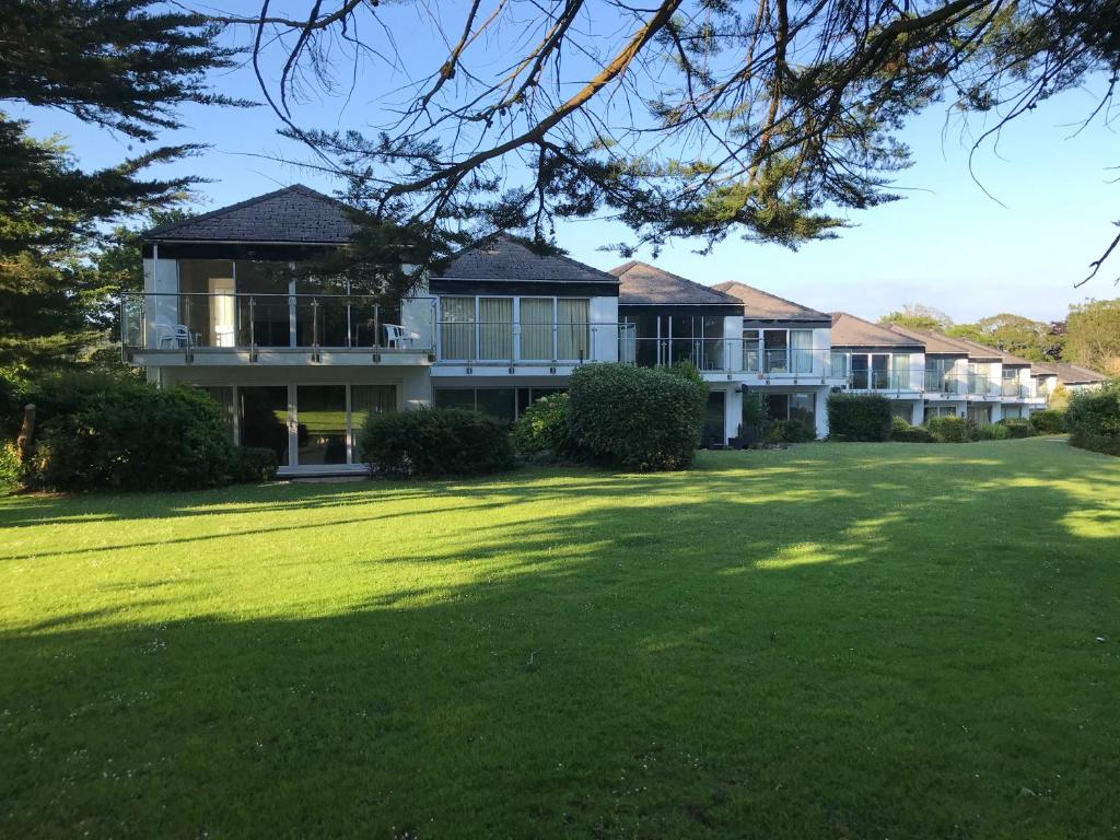 a large house with a large yard at 19 Coedrath Park in Saundersfoot