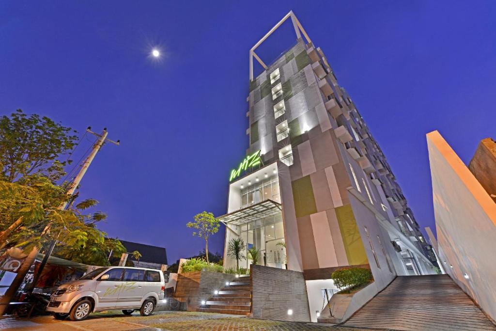 Afbeelding uit fotogalerij van Whiz Hotel Pemuda Semarang in Semarang