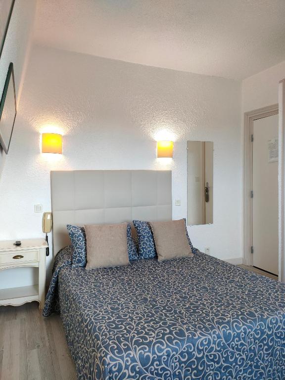 Postel nebo postele na pokoji v ubytování Hôtel le Littoral