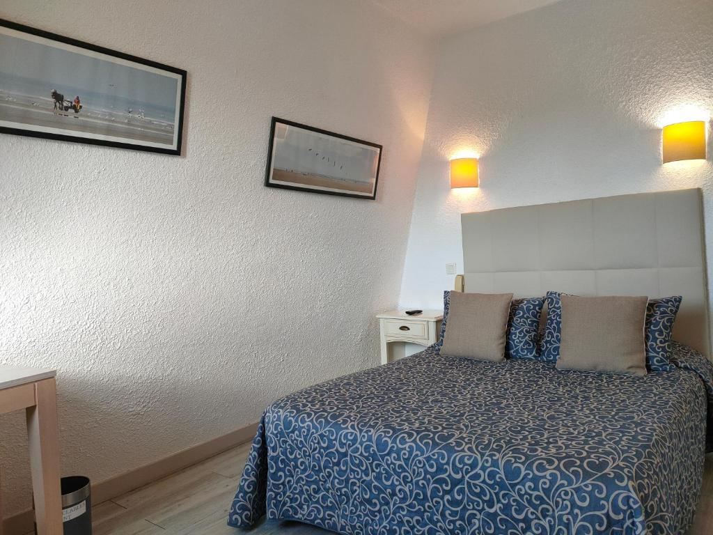 Postel nebo postele na pokoji v ubytování Hôtel le Littoral