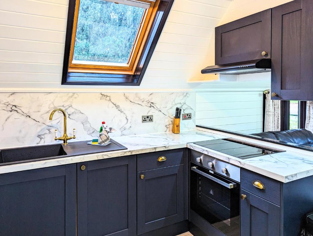 Danu 1A -Hot Tub-Perth-Pet Friendly-Luxury-Romantic 7