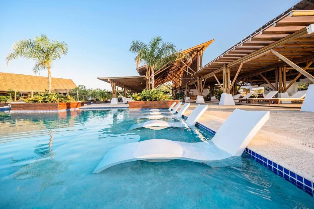 Bazén v ubytování LUXURY Apartment in BLUE Playa Venao D-32 nebo v jeho okolí