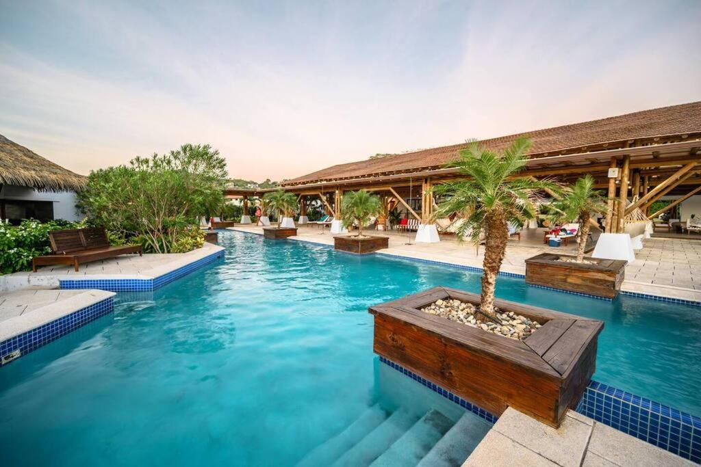 Bazén v ubytování LUXURY Apartment in BLUE Playa Venao D-32 nebo v jeho okolí