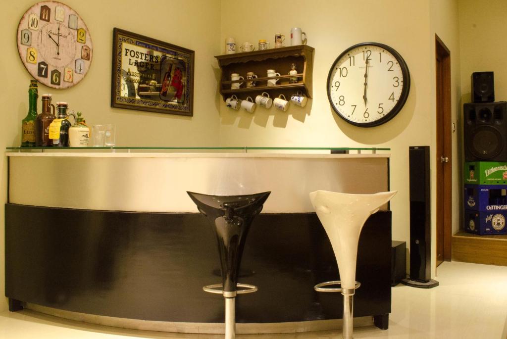 Lounge nebo bar v ubytování Ritz Hotel Angeles
