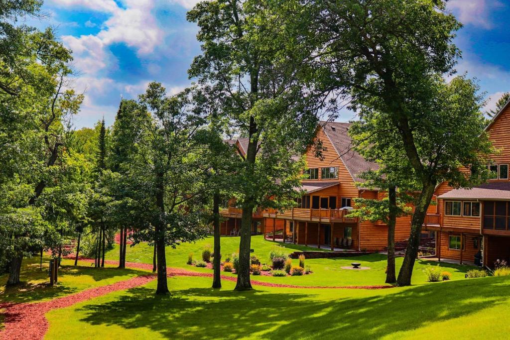 Taman di luar Wilderness Resort Villas