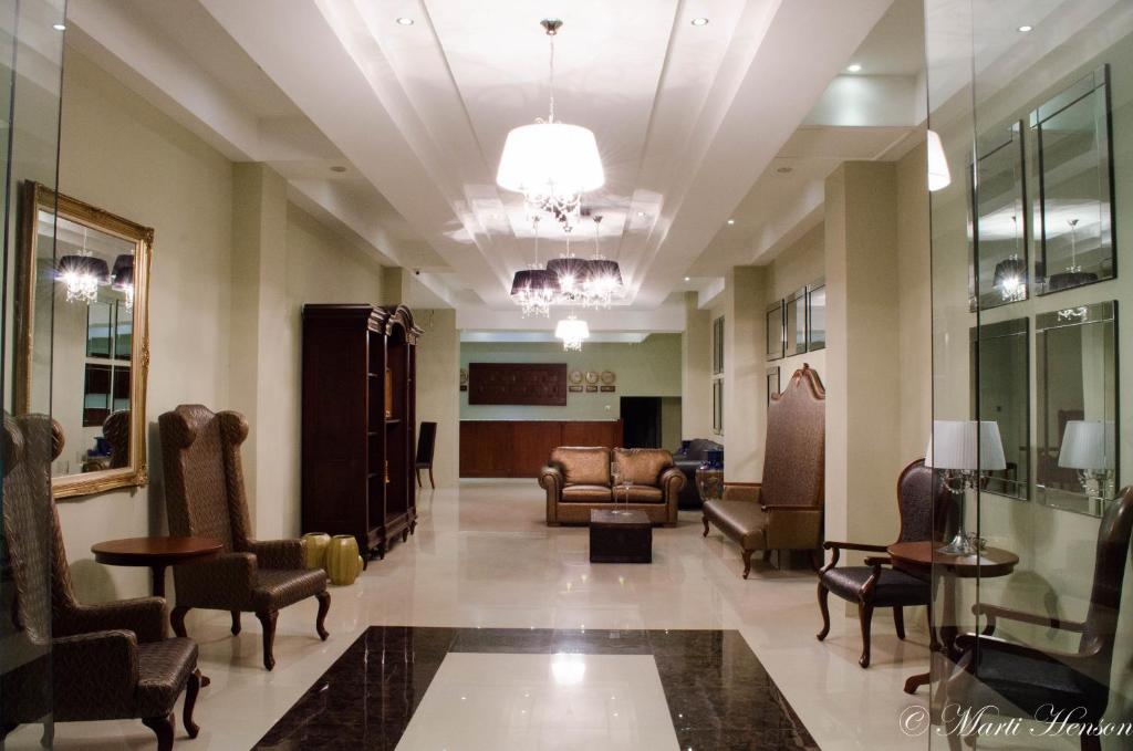 Posezení v ubytování Ritz Hotel Angeles